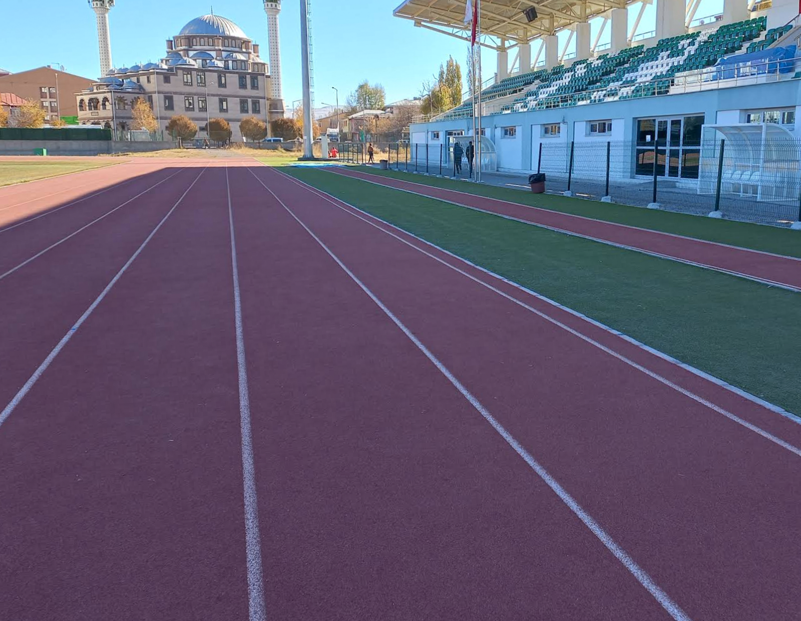 Kars City Stadium (1750m)