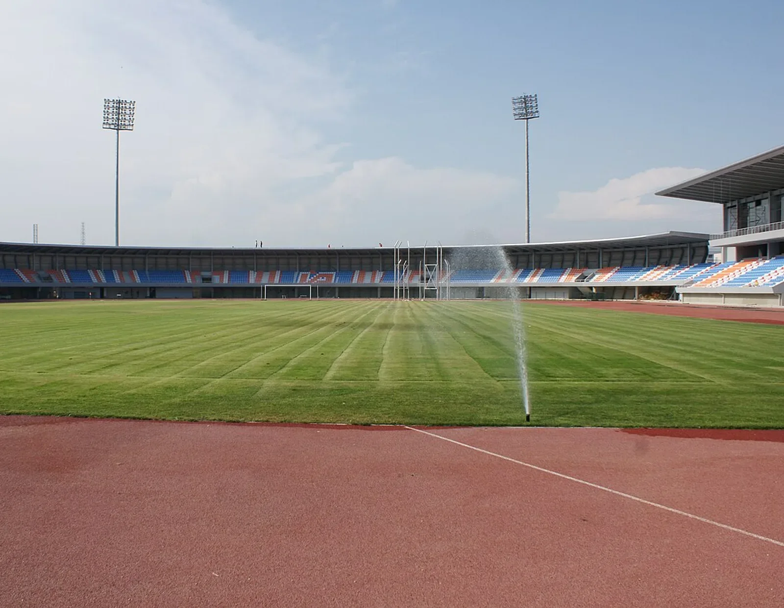 Eight lanes for focused athletics work at Akdeniz University Stadium