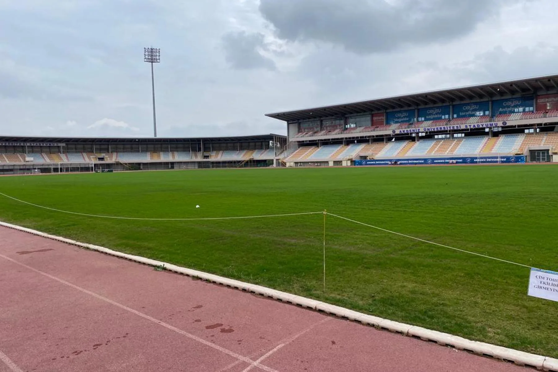 Eight lanes for focused athletics work at Akdeniz University Stadium
