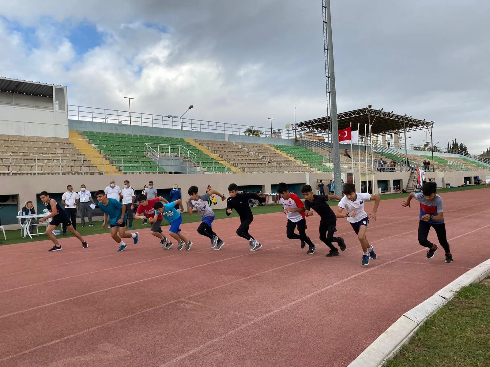 专用椭圆形跑道上的速度和耐力 at Zeytinköy Athletics Stadium