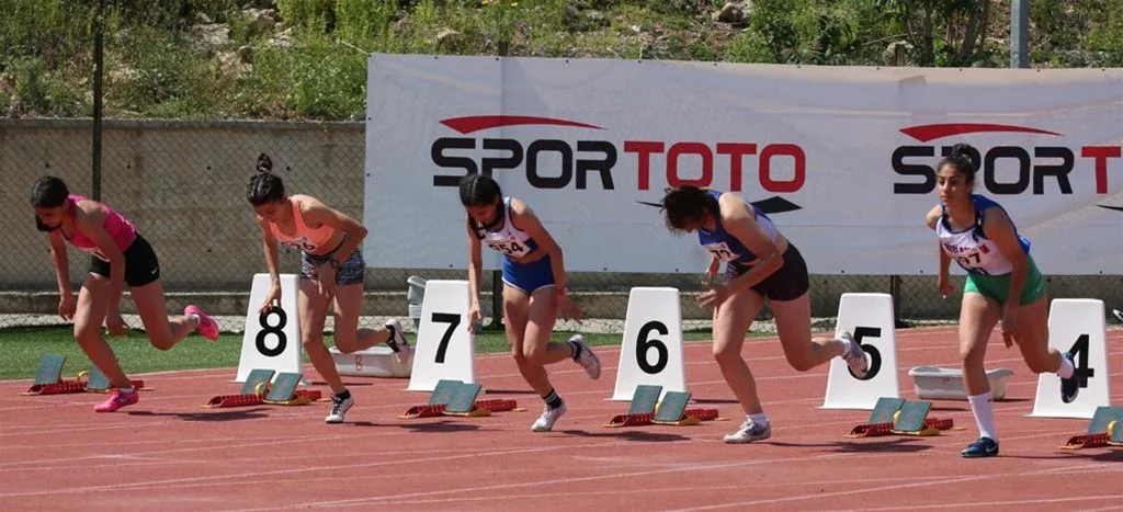 专用椭圆形跑道上的速度和耐力 at Zeytinköy Athletics Stadium
