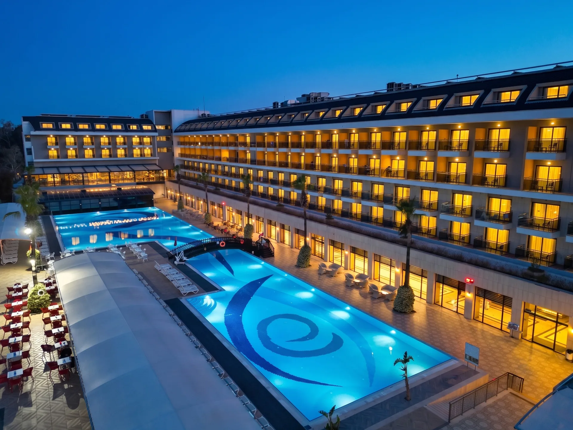 Aydinbey Queen’s Palace pool at night