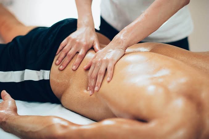 Sports massage at TravelSport Recovery Center
