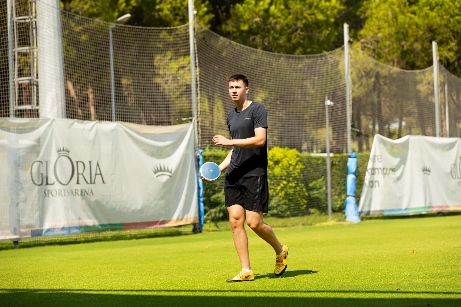 Maxim Sazhnev beim Training im Diskusbereich der Gloria Sports Arena in Belek